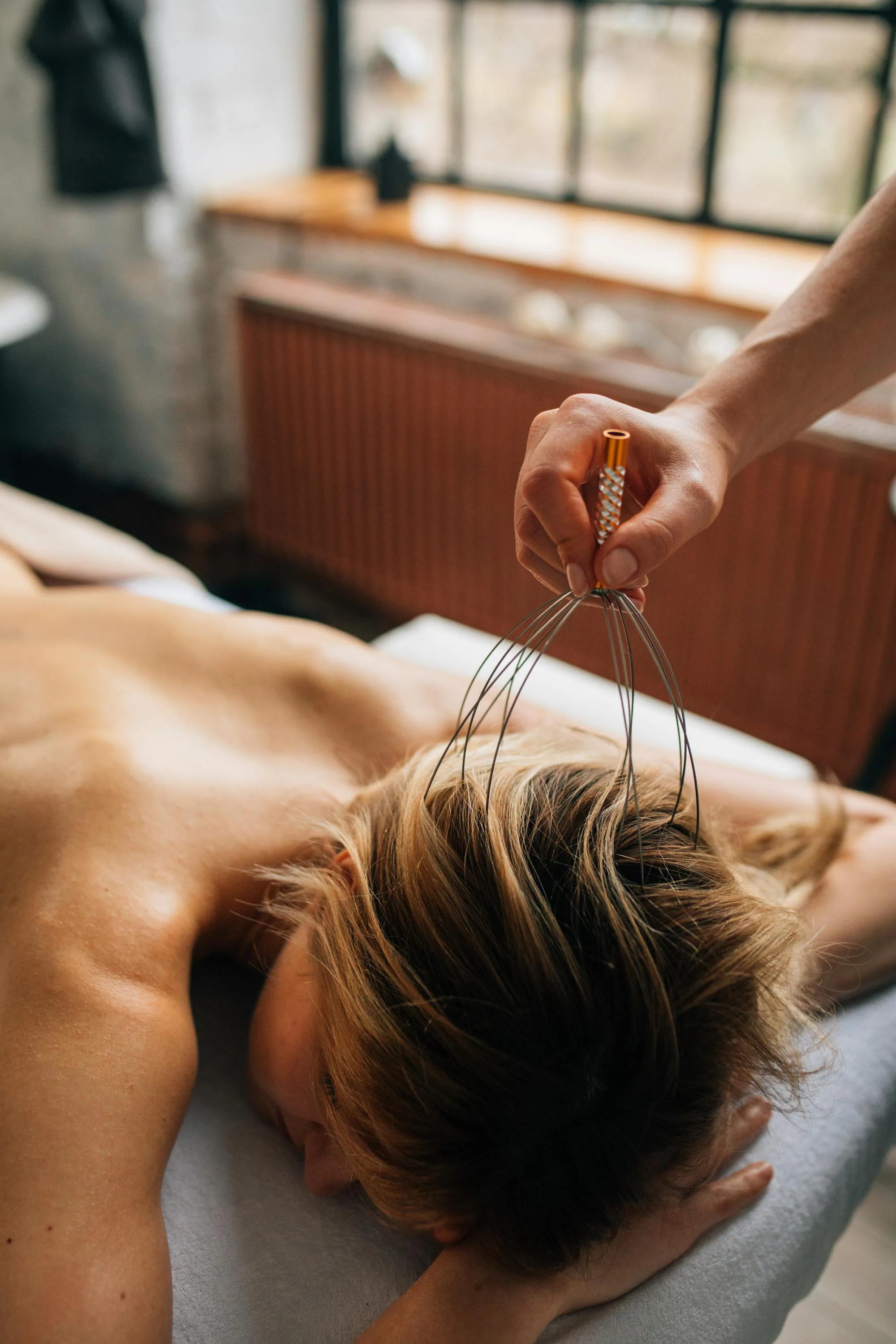 Massage cuir chevelu en rituel spa - signature La Biosthétique